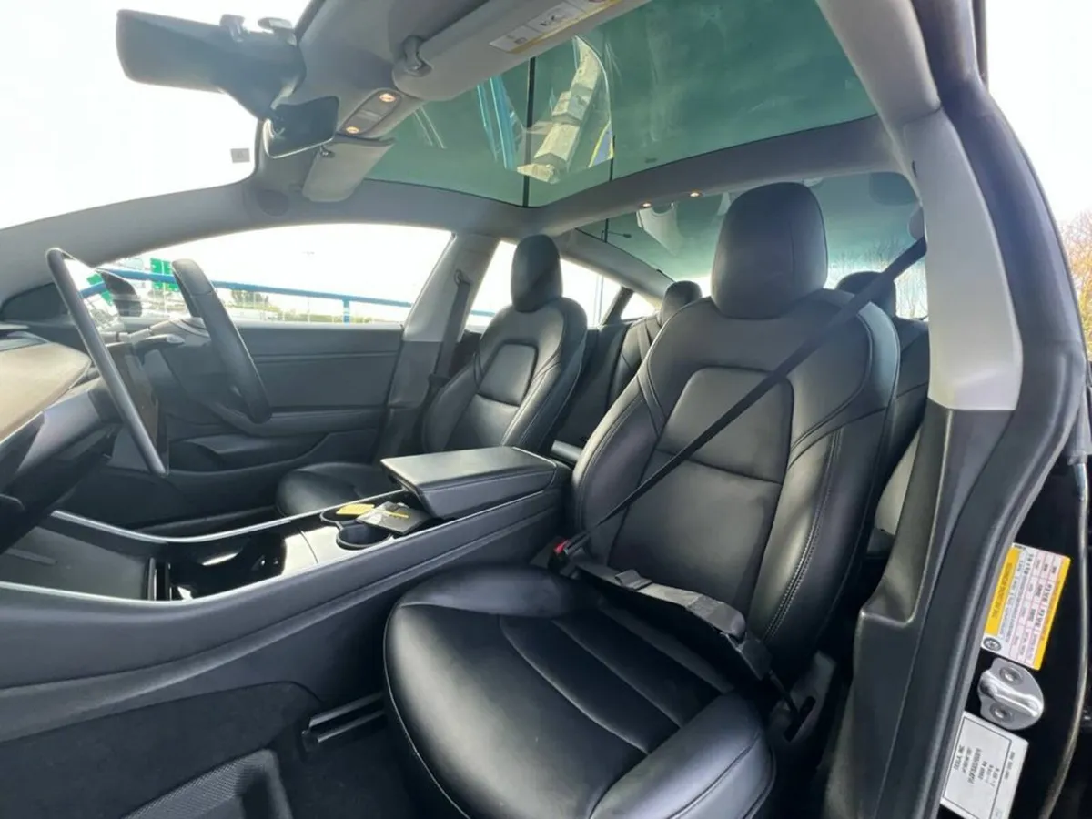 Tesla Model 3 STANDARD RANGE + // PANORAMIC SUNROO - Image 2