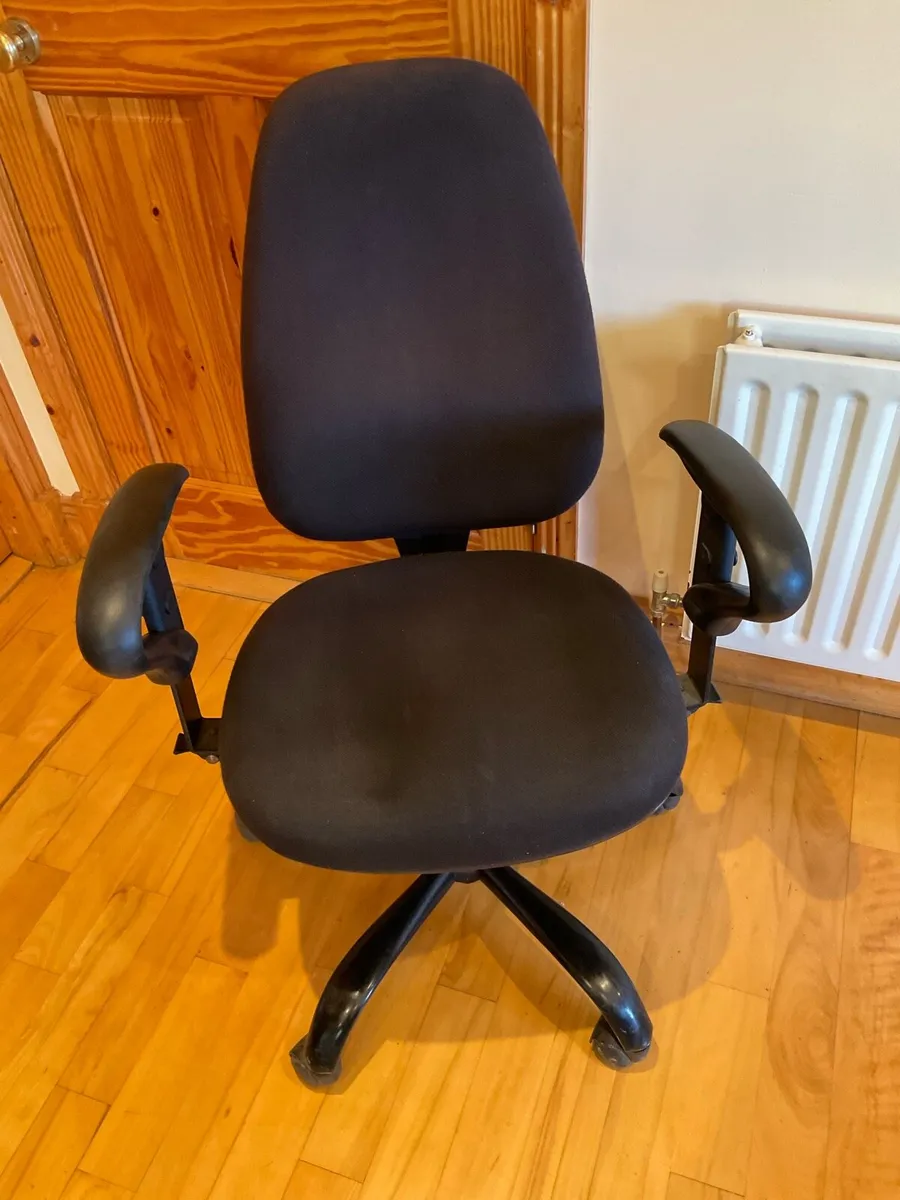 Office chair - Image 1