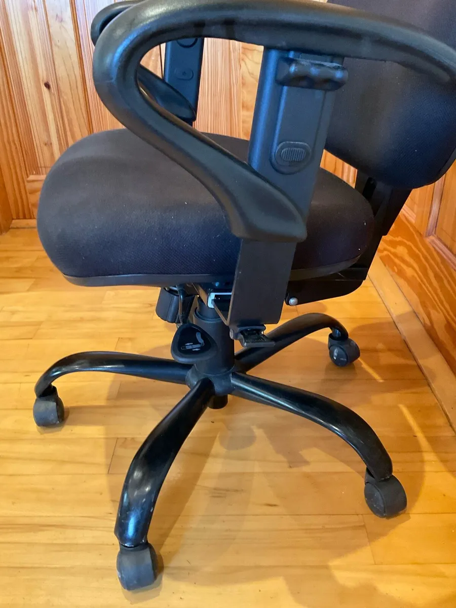 Office chair - Image 2