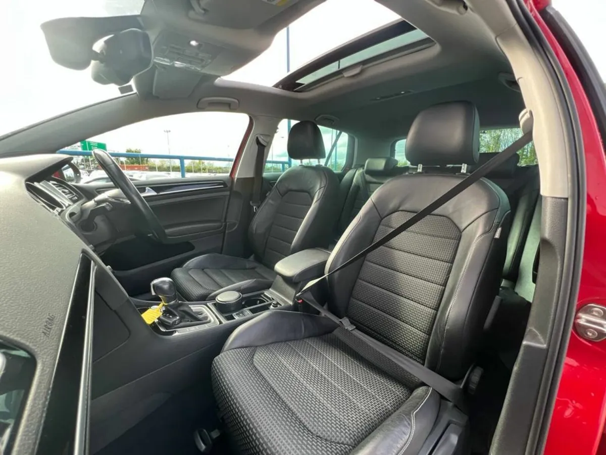 Volkswagen Golf HIGHLINE 1.6 TDI AUTO ** HUGE SPEC - Image 2