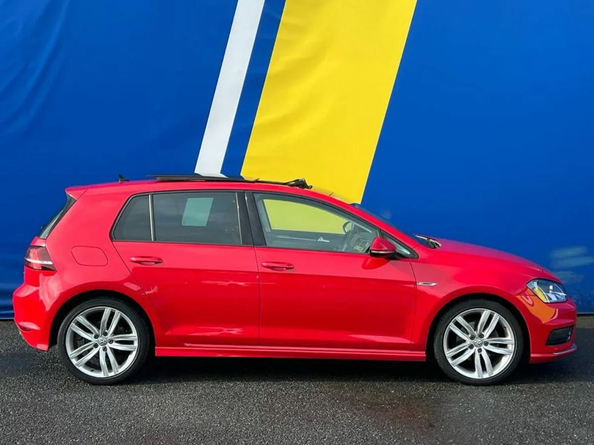 Volkswagen Golf HIGHLINE 1.6 TDI AUTO ** HUGE SPEC - Image 4
