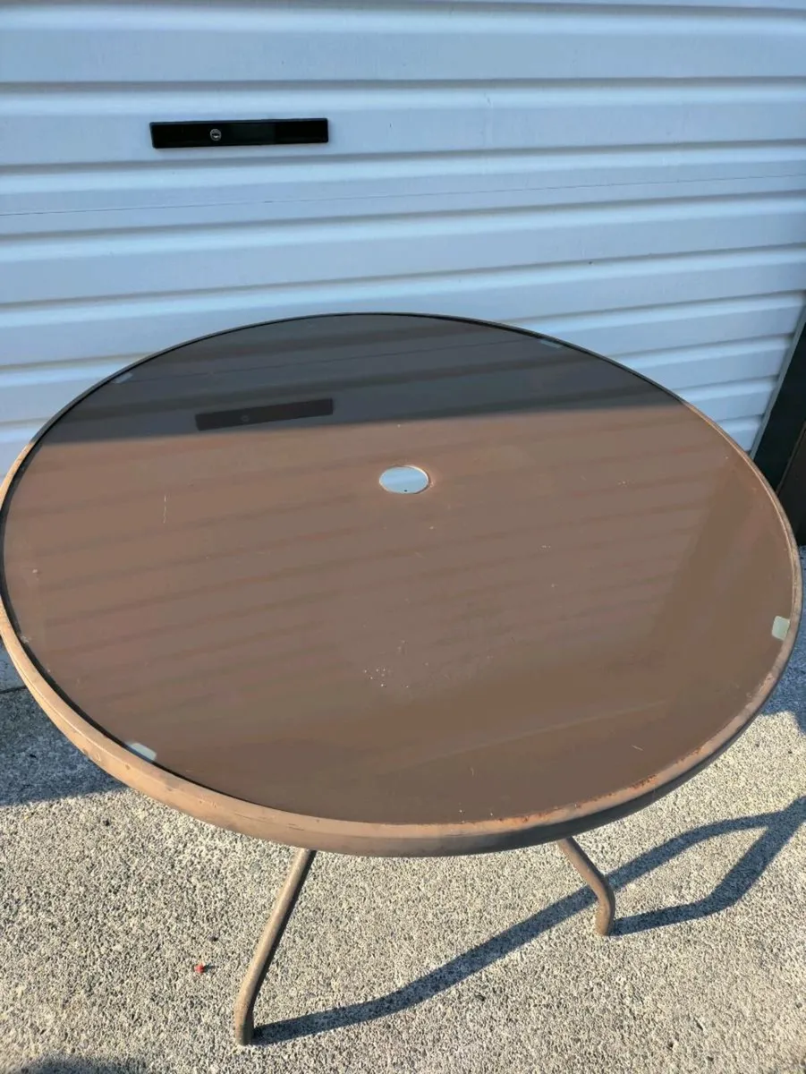 Patio table - Image 1
