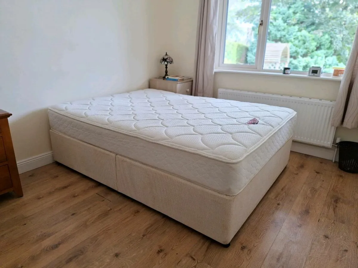 King size bed for sale - Image 1