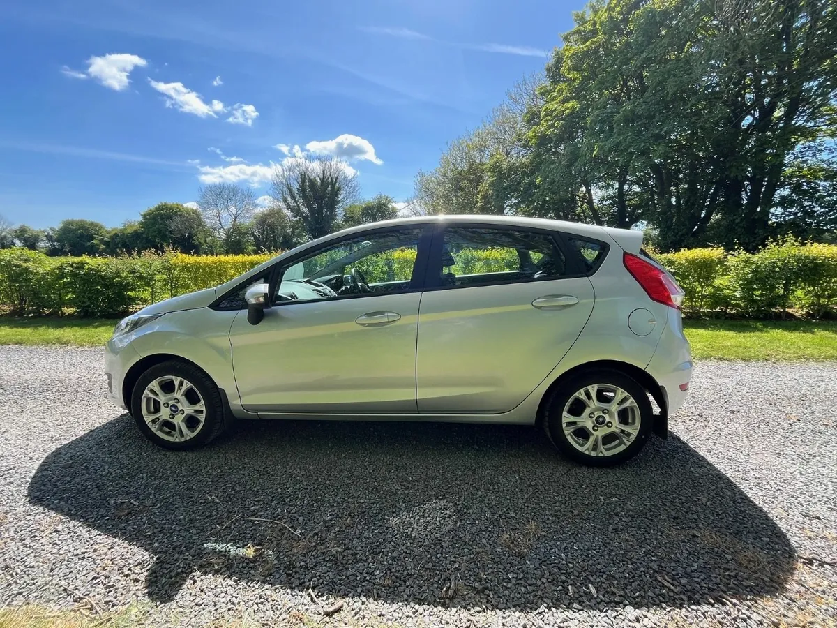 Ford Fiesta 2013 - Image 2