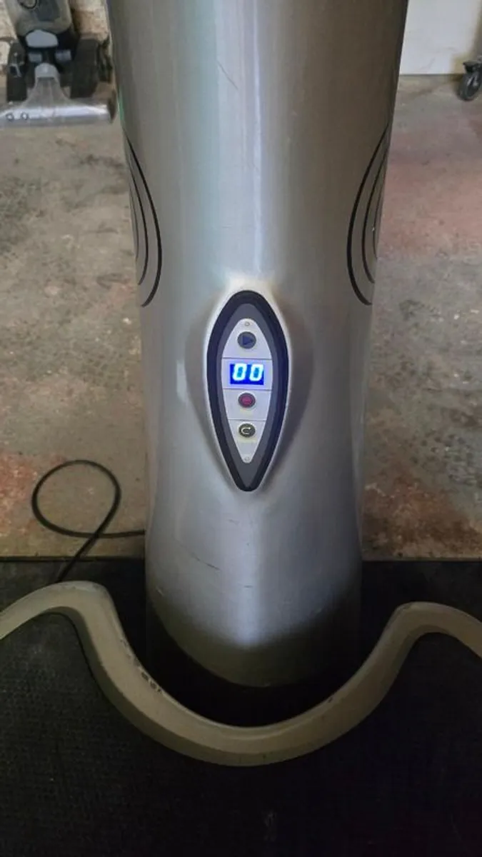 Power Plate Pro5 Vibration Machine Excellent Condition - Image 4