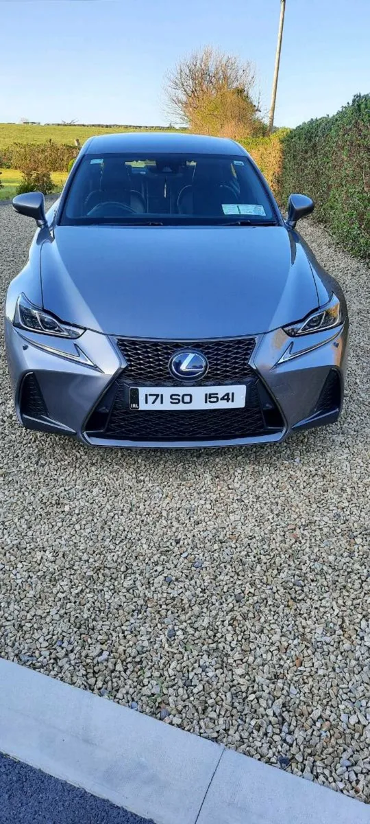 Lexus IS300H F SPORT - Image 2