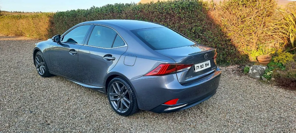 Lexus IS300H F SPORT - Image 4