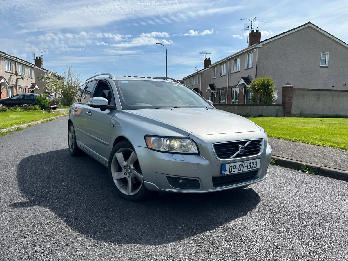 Volvo V50 2009 Diesel - Image 1