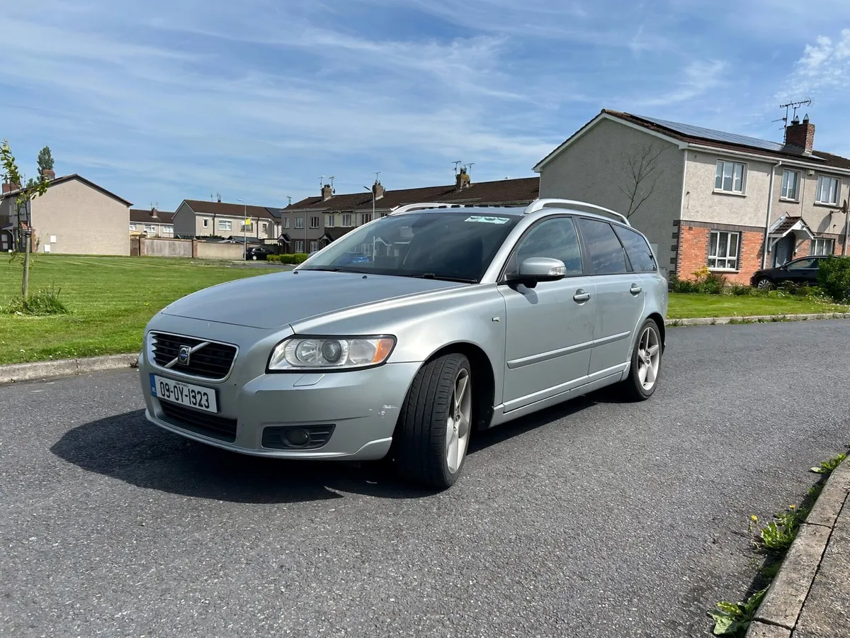 Volvo V50 2009 Diesel - Image 2