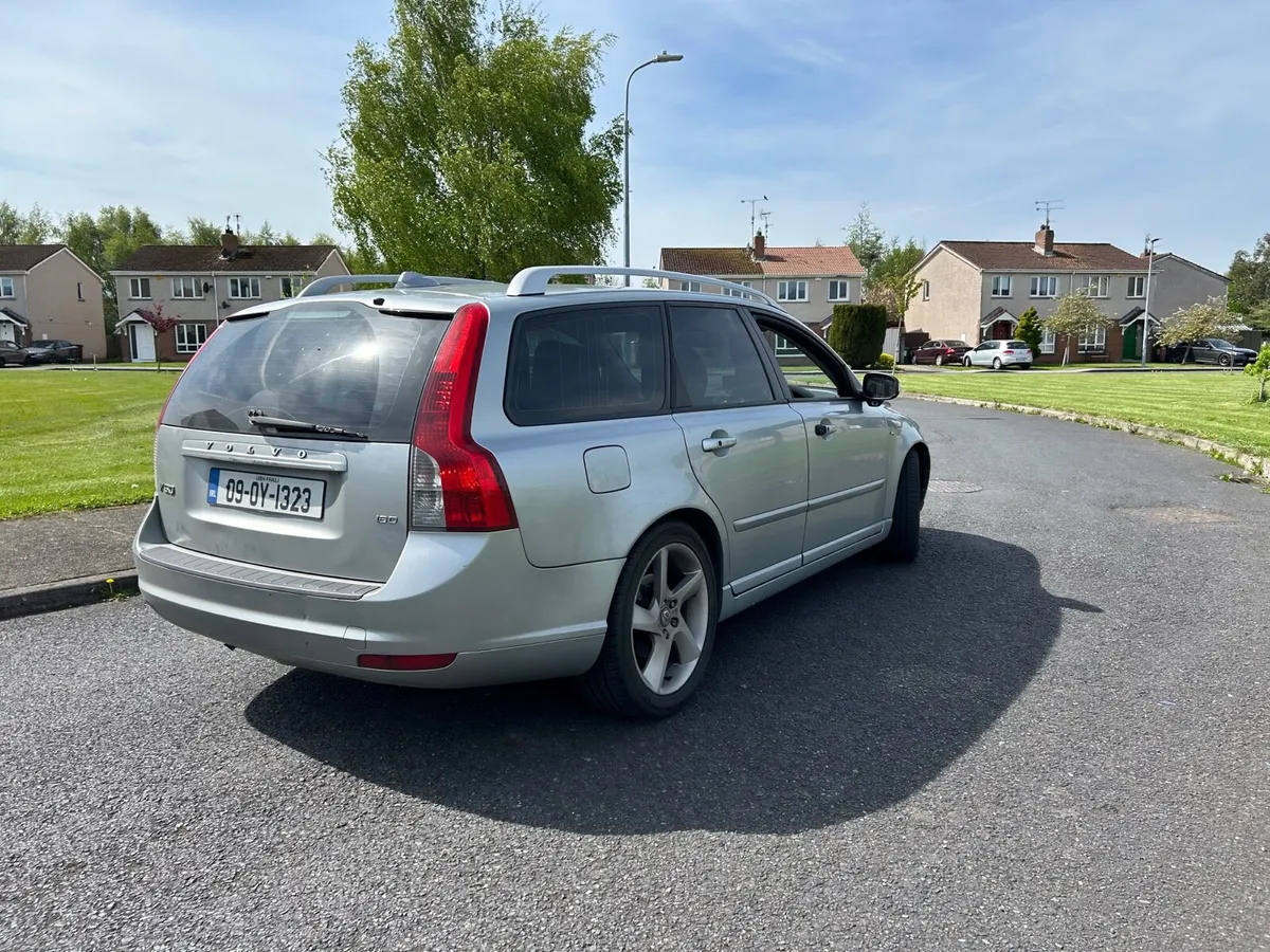 Volvo V50 2009 Diesel - Image 4