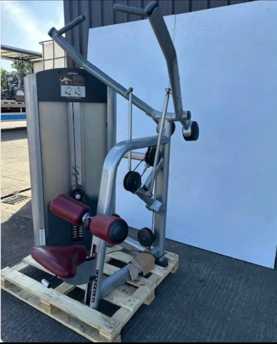 Life fitness signature lat pulldown - Image 1