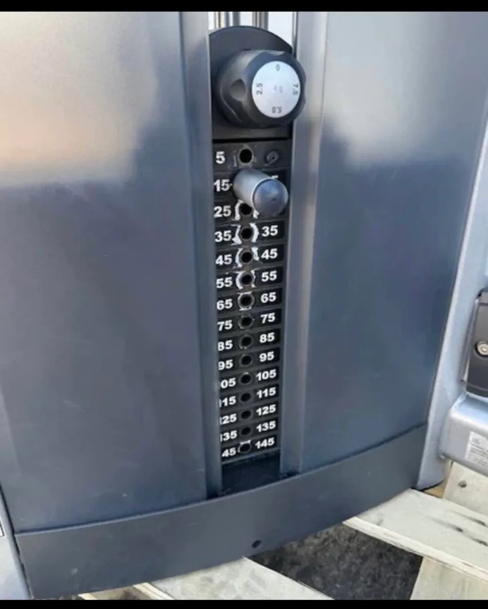 Life fitness signature lat pulldown - Image 3