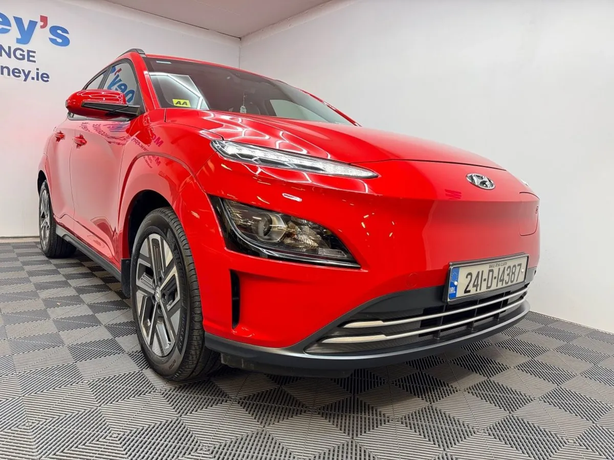 Hyundai Kona Kona EV Premium 39 Kwh  Cream Leather - Image 4