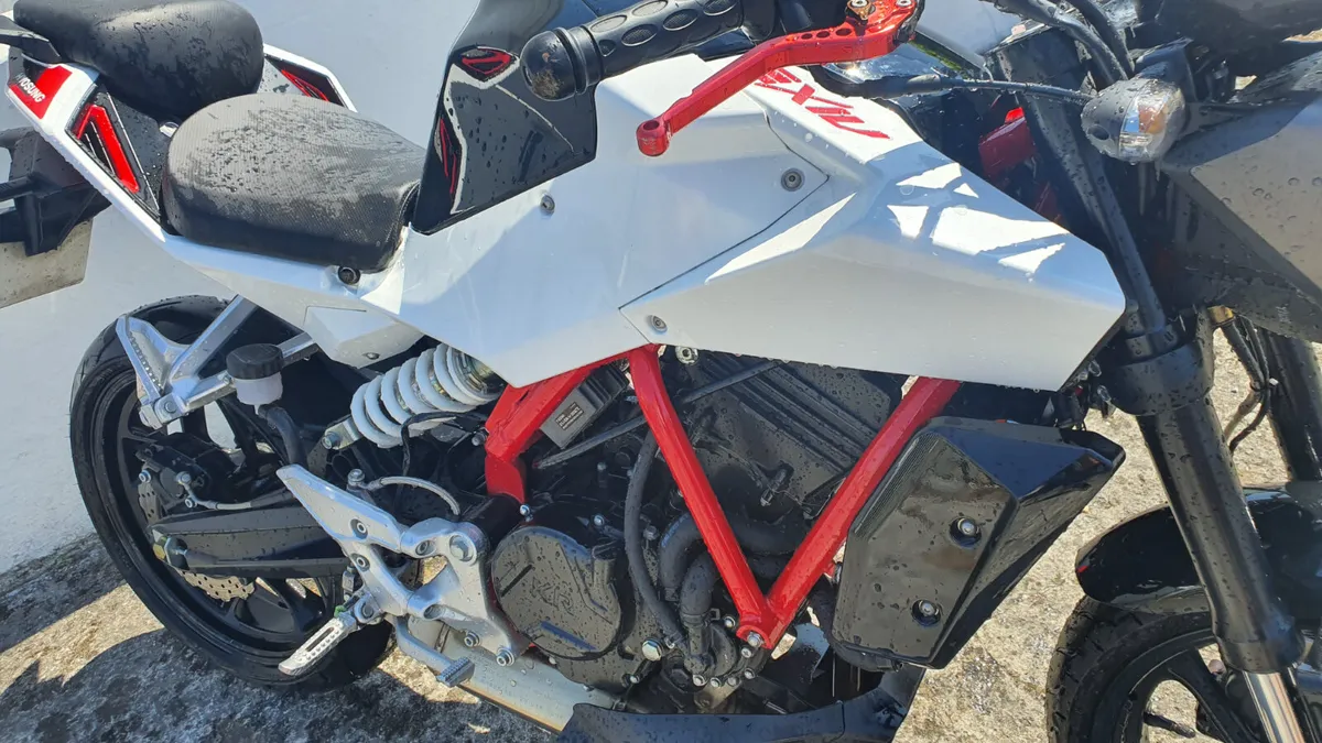 Hyosung  Low Mileage GD 250 @ Doyles - Image 3