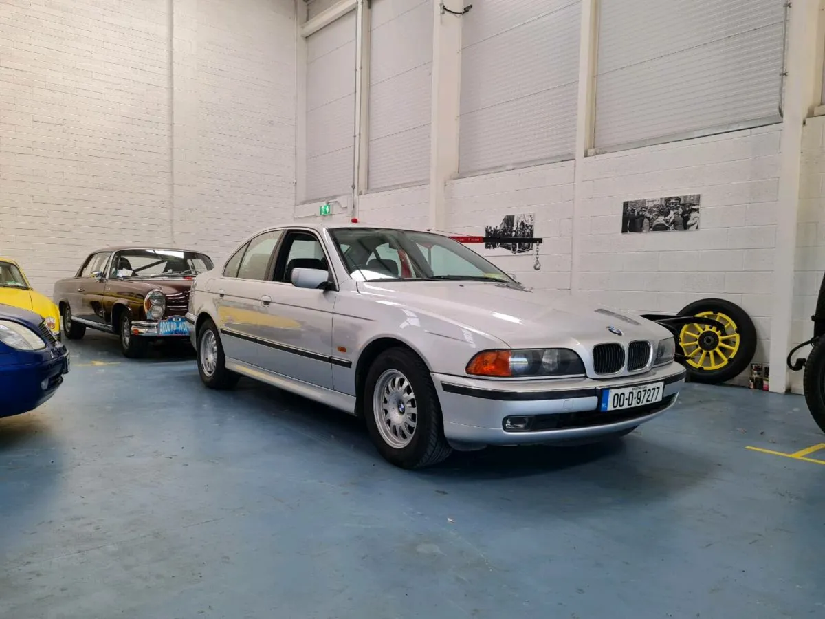BMW 528i - Image 1