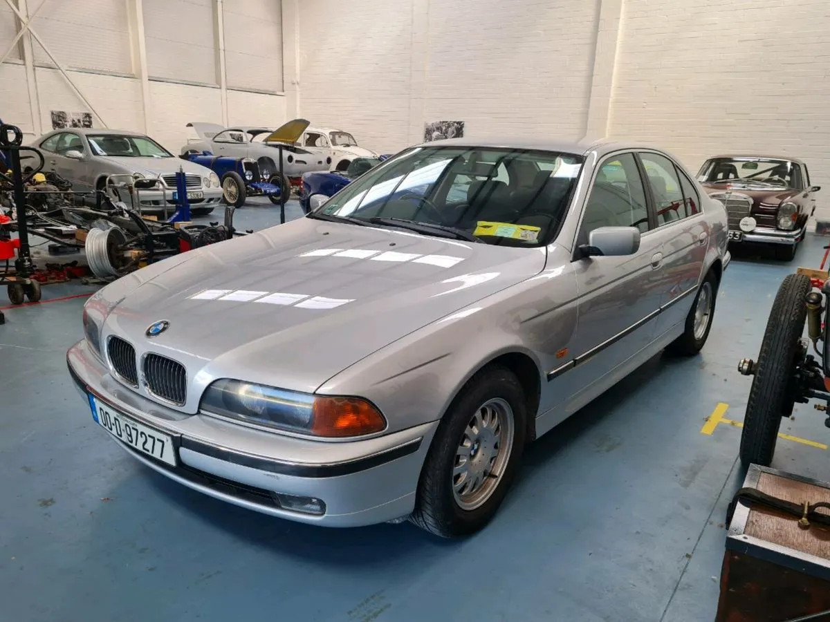 BMW 528i - Image 2