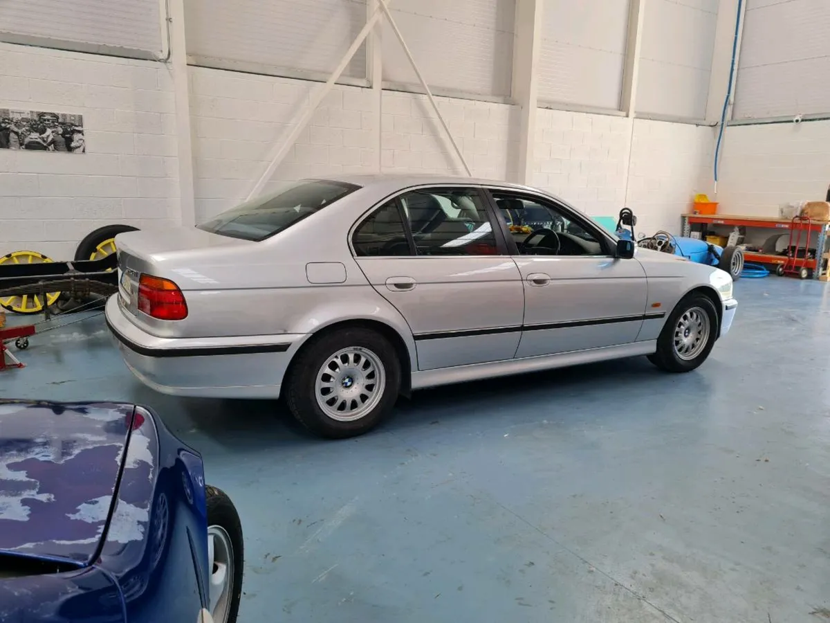 BMW 528i - Image 4