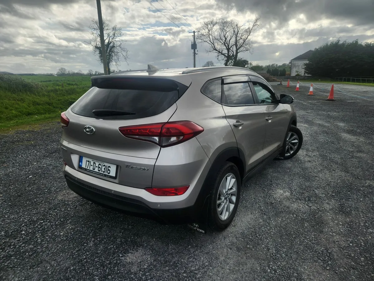 17 HYUNDAI TUCSON GREAT CONDITION - Image 2