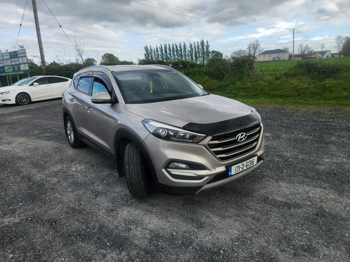 17 HYUNDAI TUCSON GREAT CONDITION - Image 3