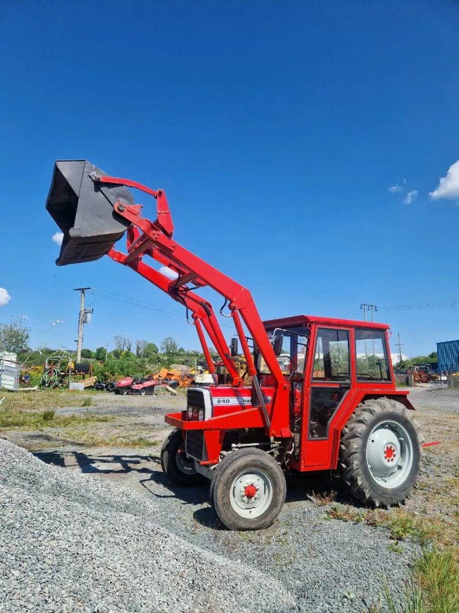 Massey Ferguson 240 tractor - Image 1