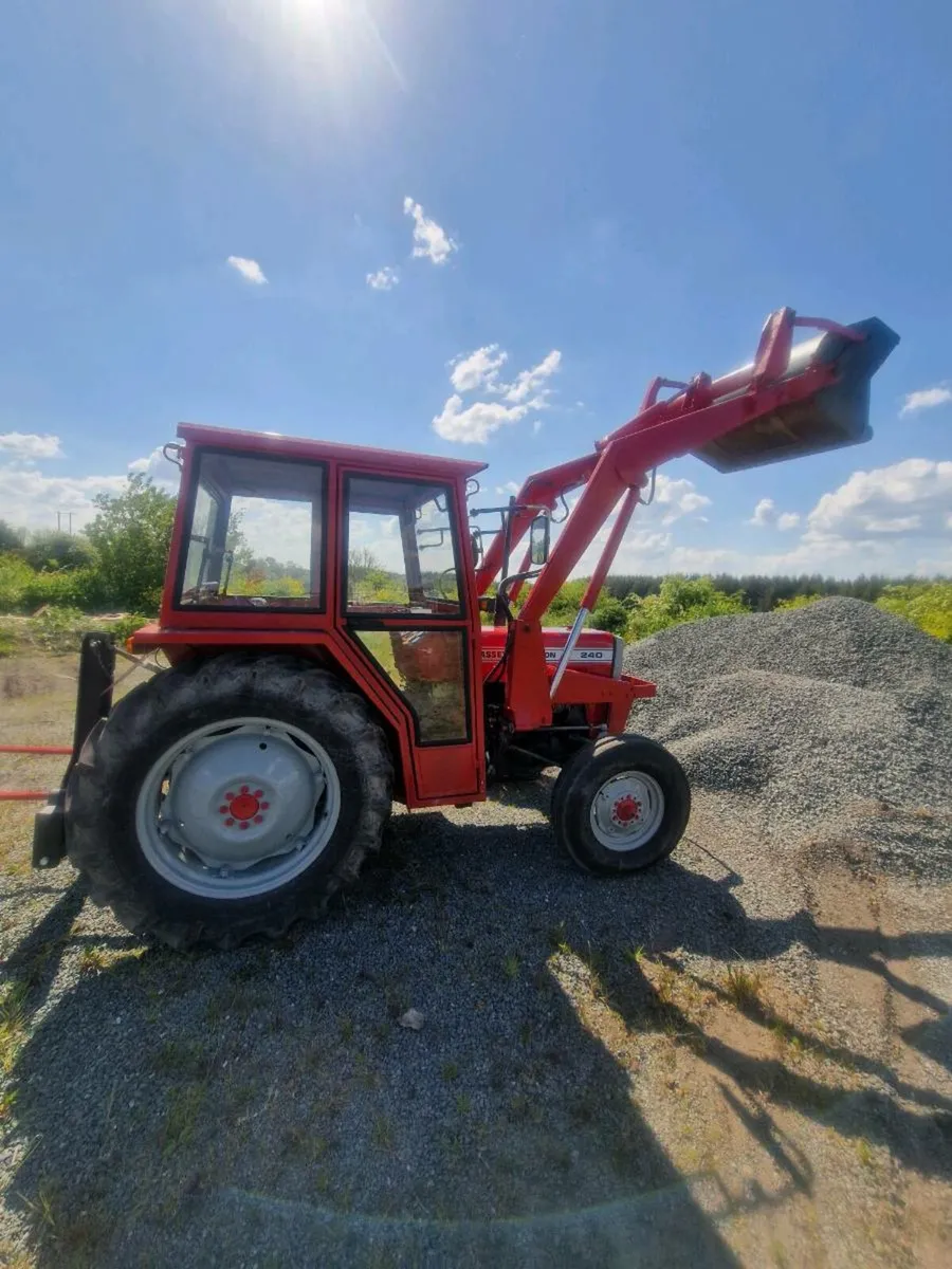 Massey Ferguson 240 tractor - Image 2