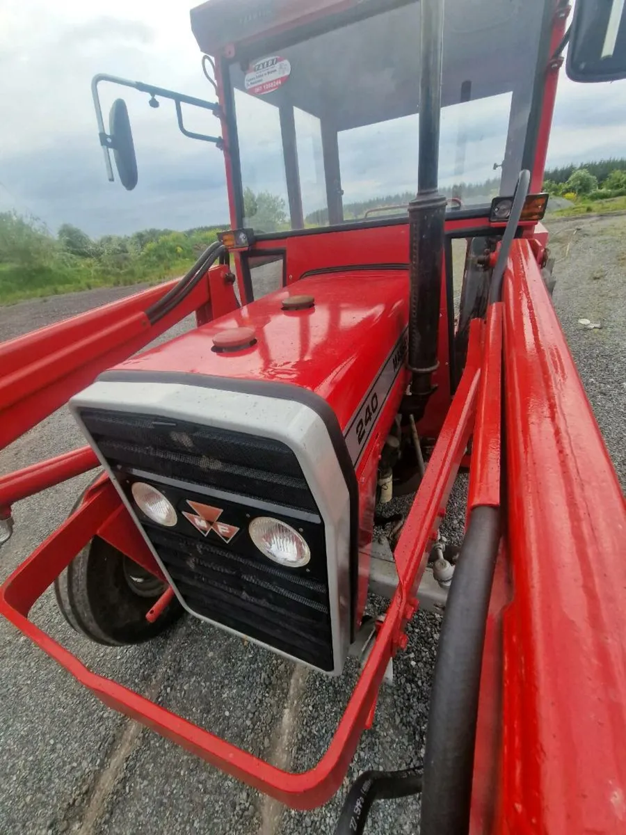 Massey Ferguson 240 tractor - Image 3