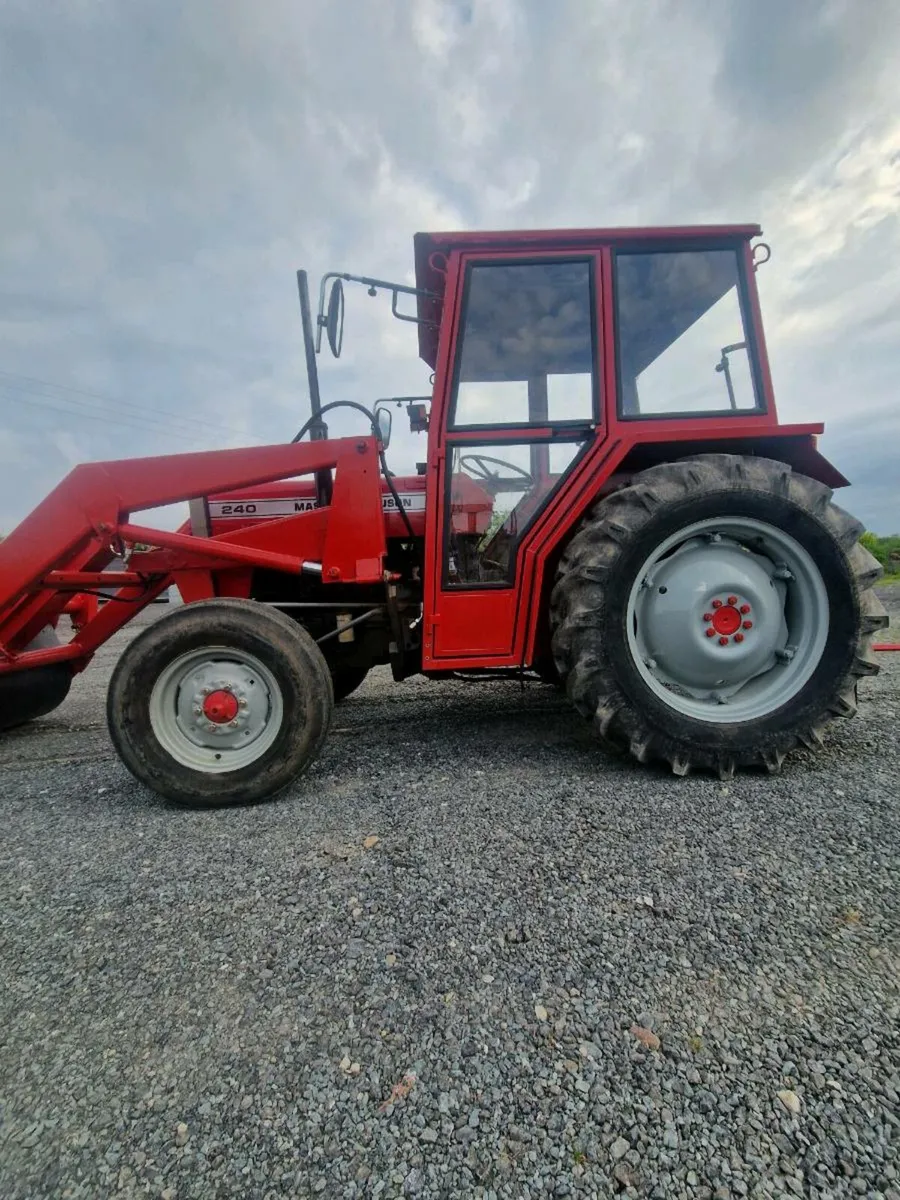 Massey Ferguson 240 tractor - Image 4