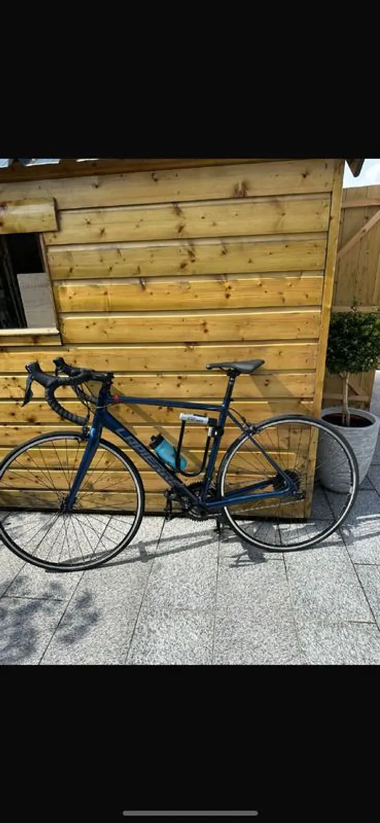 Lapierre Sensisum 2.0 Rim Brake Road Bike with Helmet & Lock - Image 1