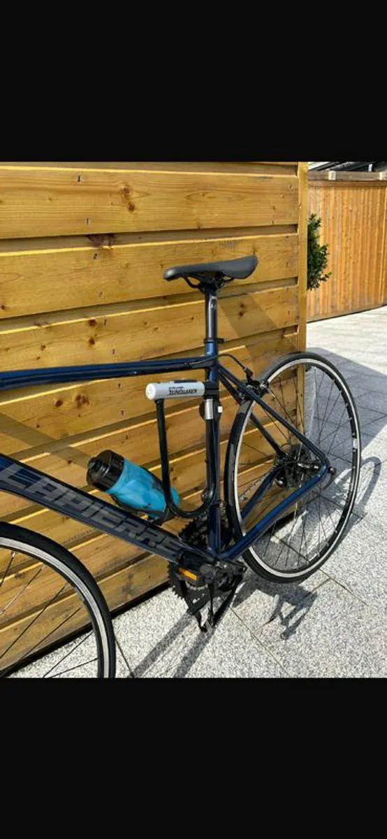 Lapierre Sensisum 2.0 Rim Brake Road Bike with Helmet & Lock - Image 2