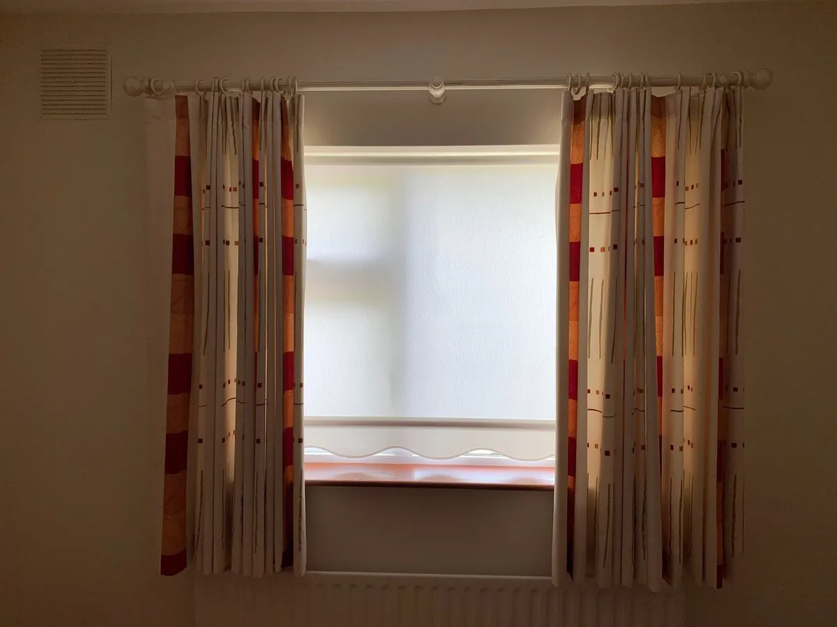 CURTAINS - Image 1