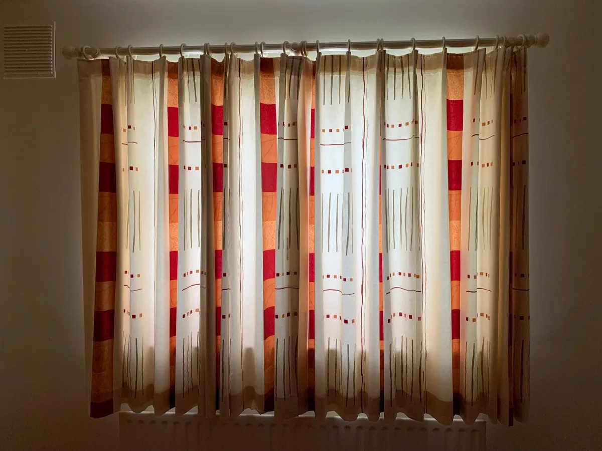 CURTAINS - Image 2