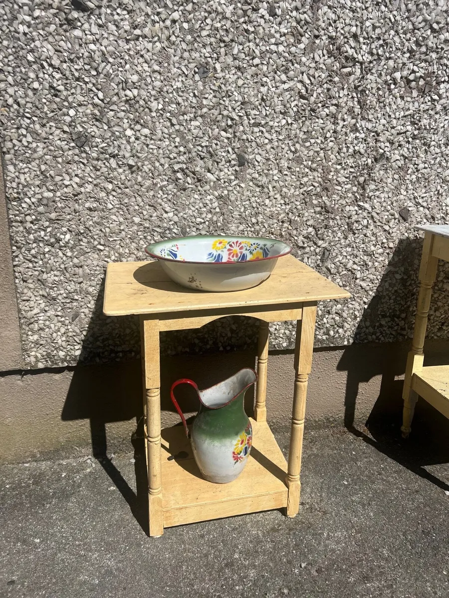 Antique wash stand and enamel basic and jug - Image 2