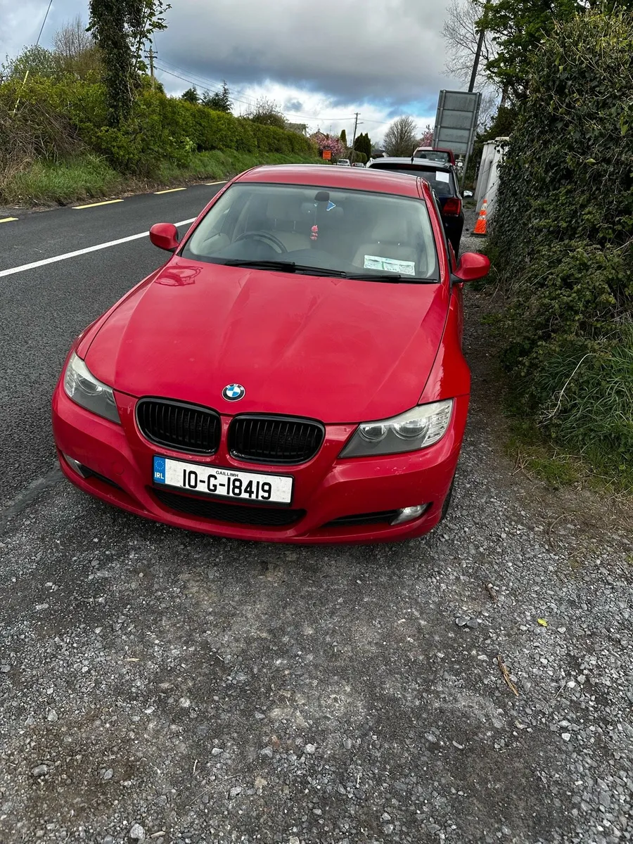 BMW 318d 2010 - Image 1