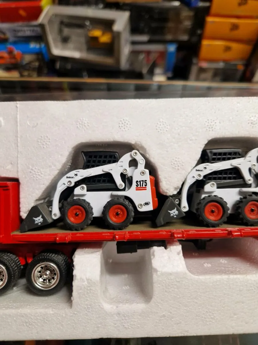 Corgi Mack Tractor Unit with Trailer Bobcat Load - Image 4