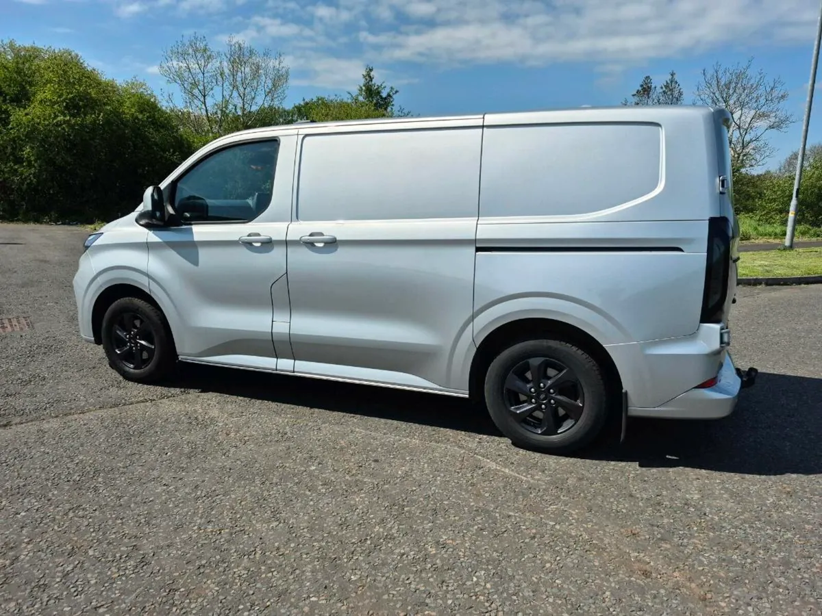 Ford transit custom Limited 2024 - Image 2