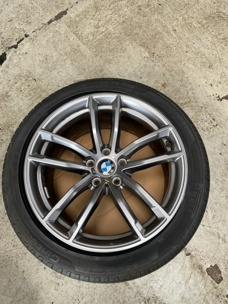 18 inch Genuine Bmw Msport Alloys w pirellis - Image 2