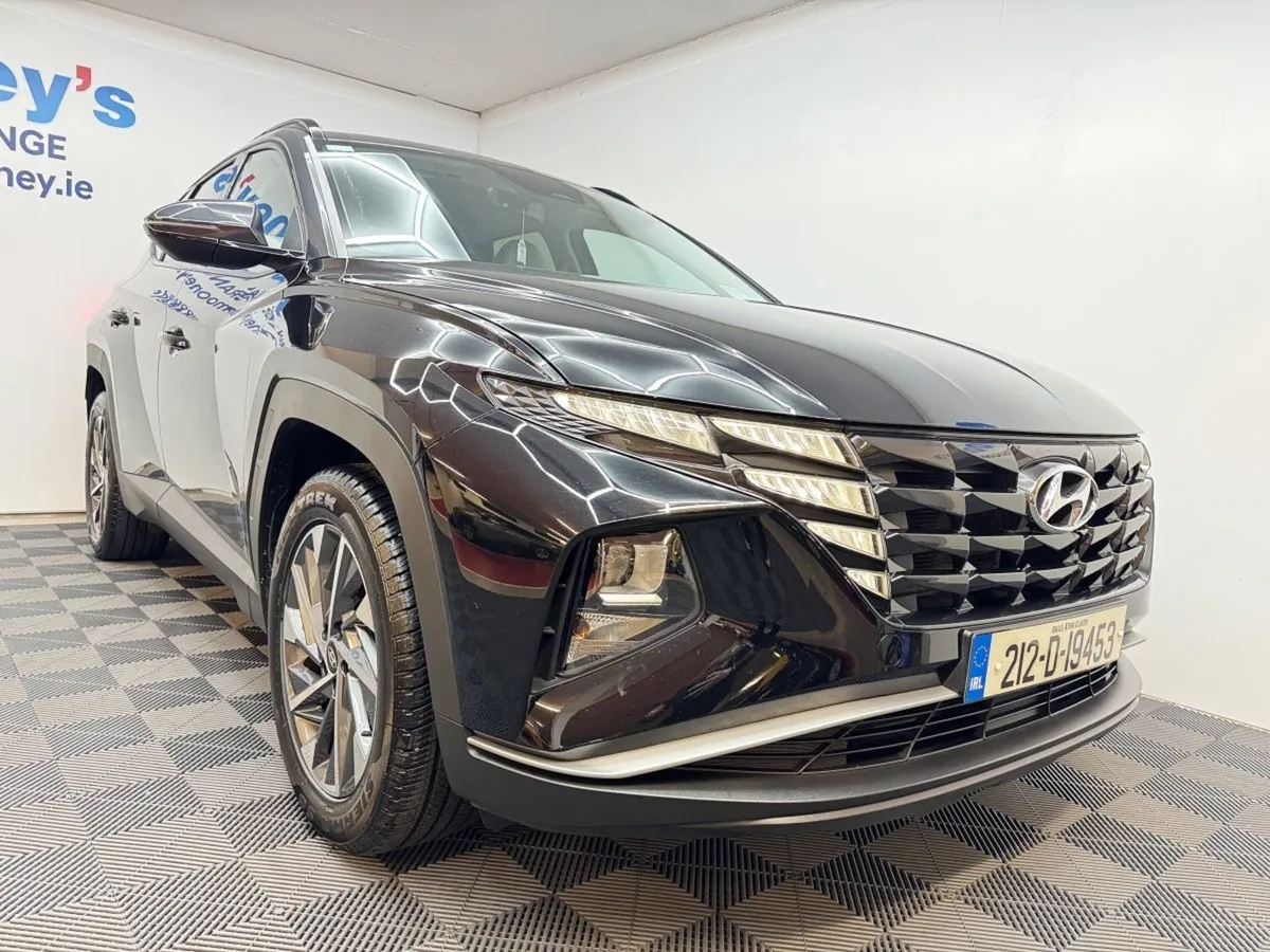 Hyundai Tucson 2WD Executive w.2 Tone Roof - Image 4