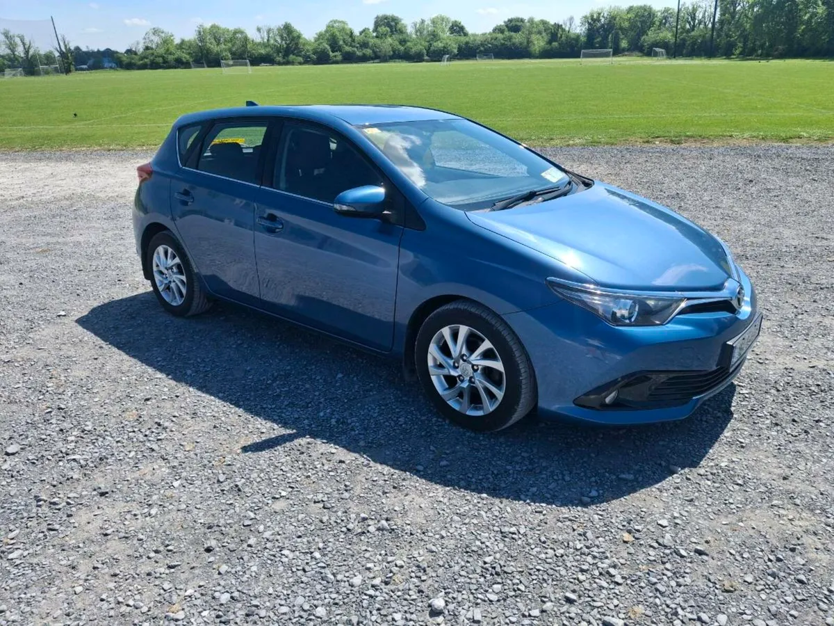 Toyota Auris 1.4 D-4D Luna 4DR - Image 1
