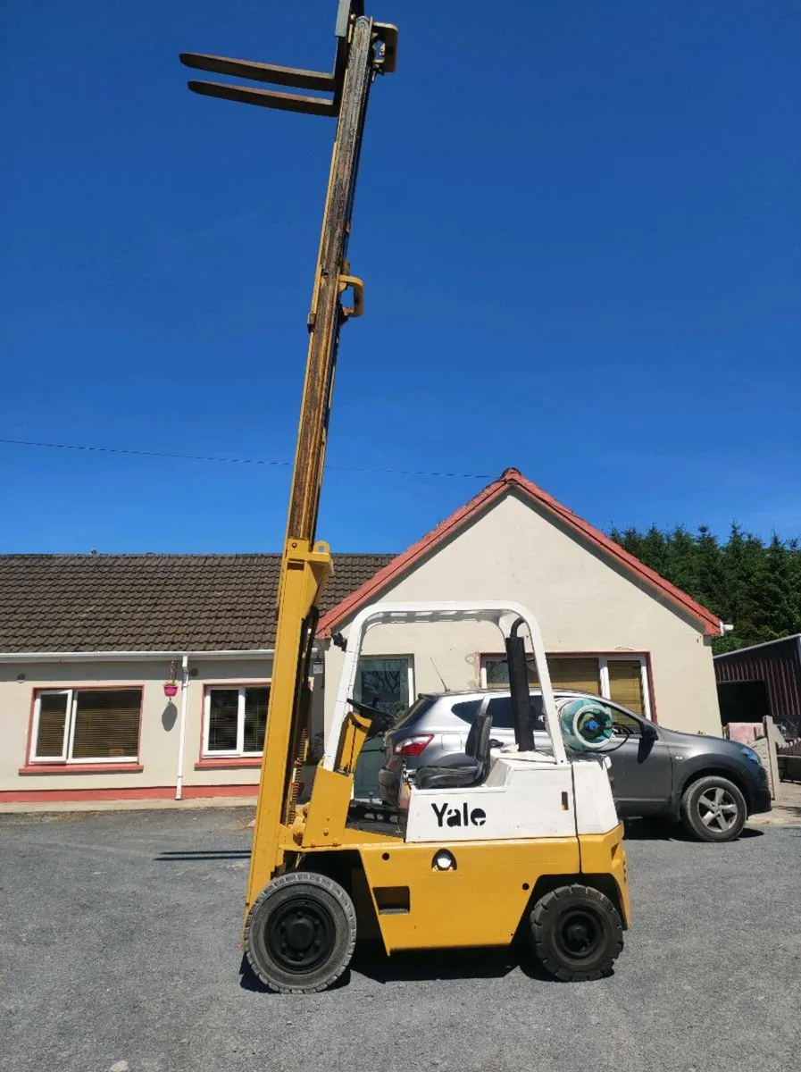 Forklift - Image 2