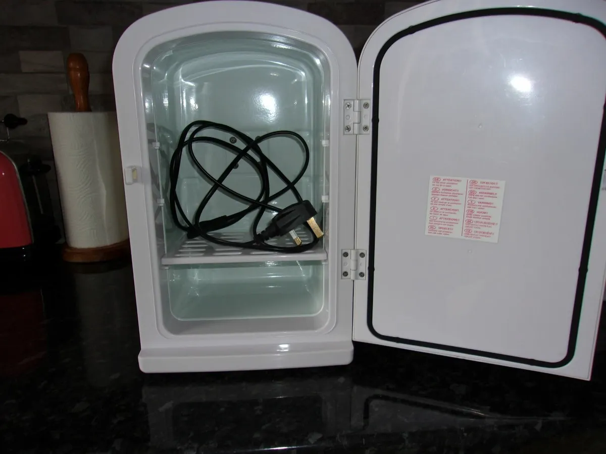 MINNI  FRIDGE  IN  CAR CHARGER  ONLY - Image 3