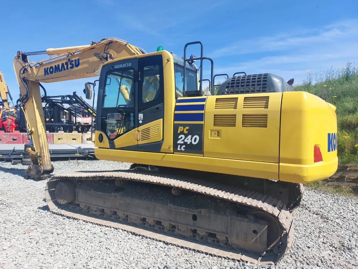 Komatsu PC240LC-10 - Image 3