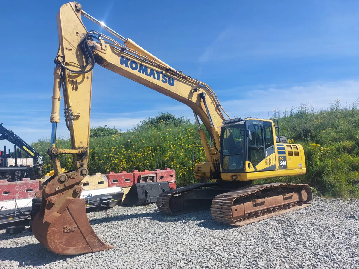 Komatsu PC240LC-10 - Image 1