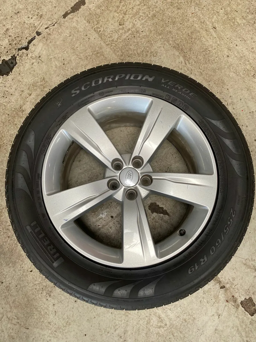 19 inch Genuine Land Rover alloys - Image 3
