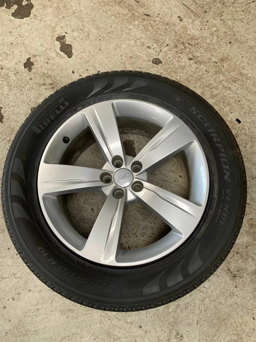 19 inch Genuine Land Rover alloys - Image 4
