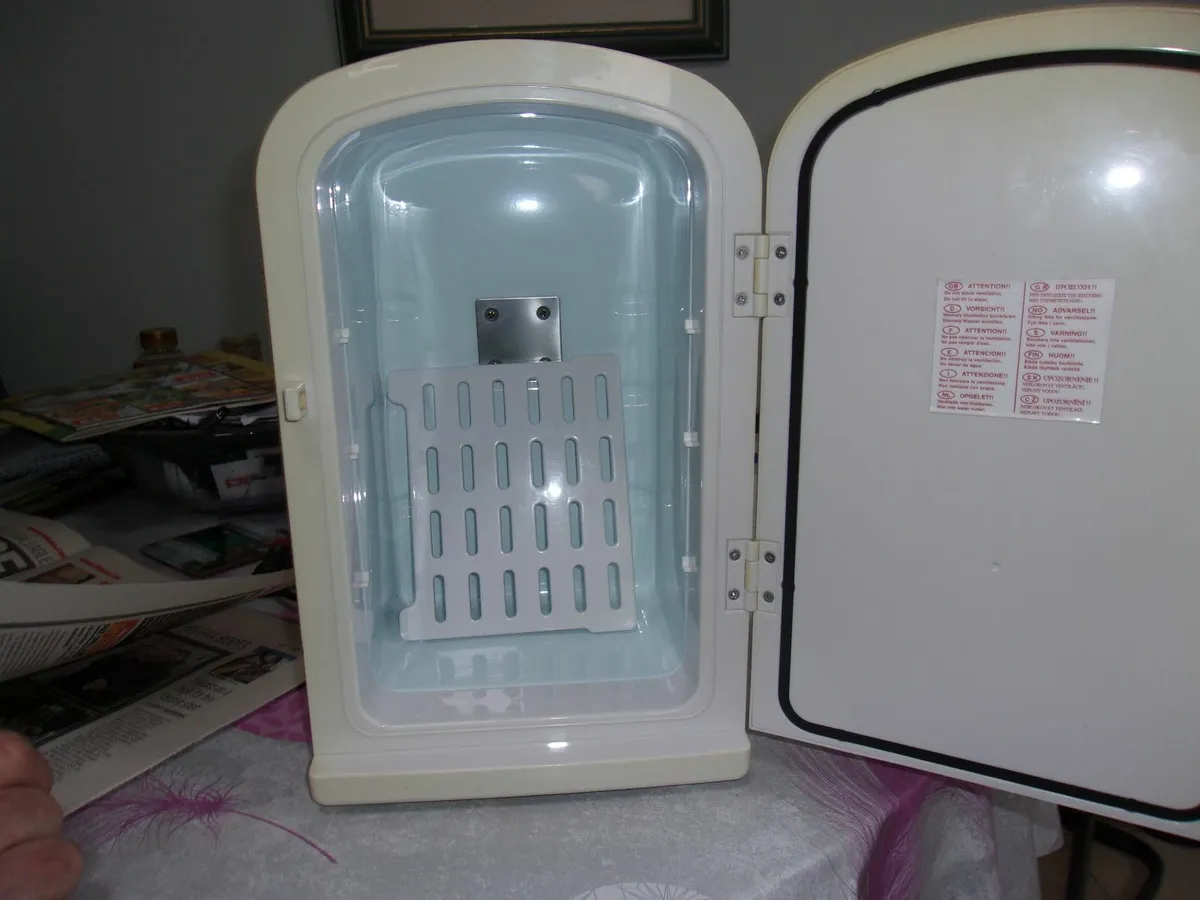 MINNI  FRIDGE  IN  CAR CHARGER  ONLY - Image 1