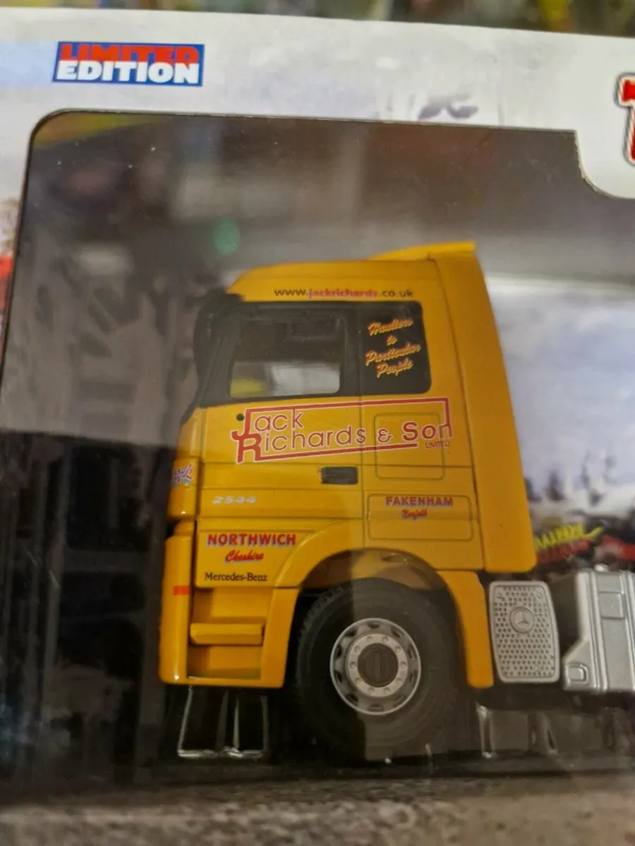 Corgi Truckfest Mercedes Tractor Unit 1.50 - Image 2