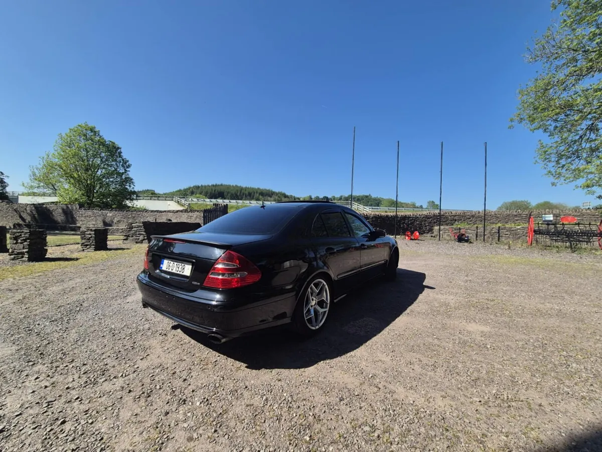 Mercedes-Benz E200 1.8 Petrol Kompressor - Image 4