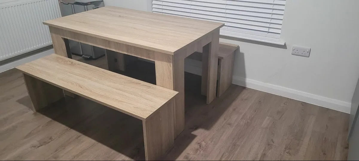 Kitchen table - Image 1