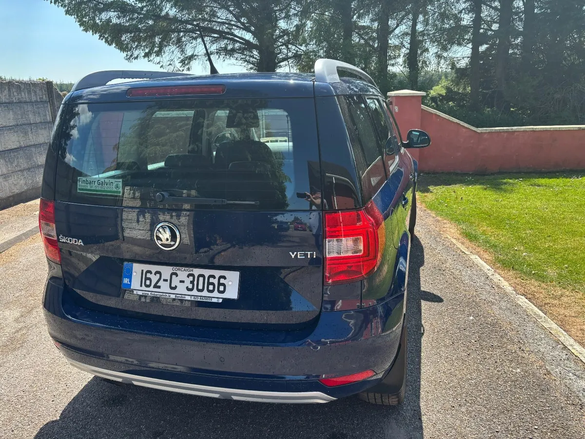 one owner automatic Skoda Yeti 2016 petrol - Image 3