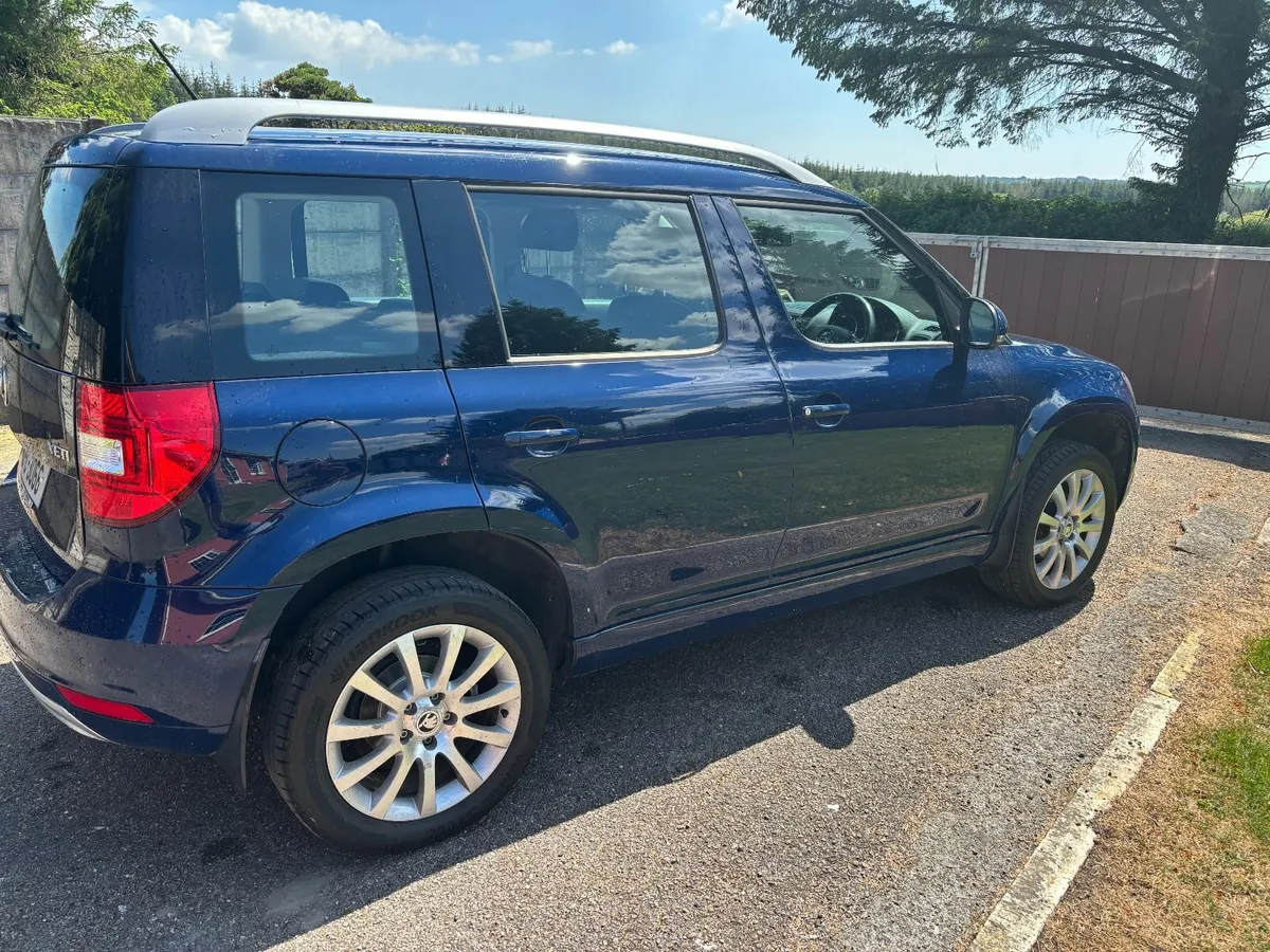 one owner automatic Skoda Yeti 2016 petrol - Image 4